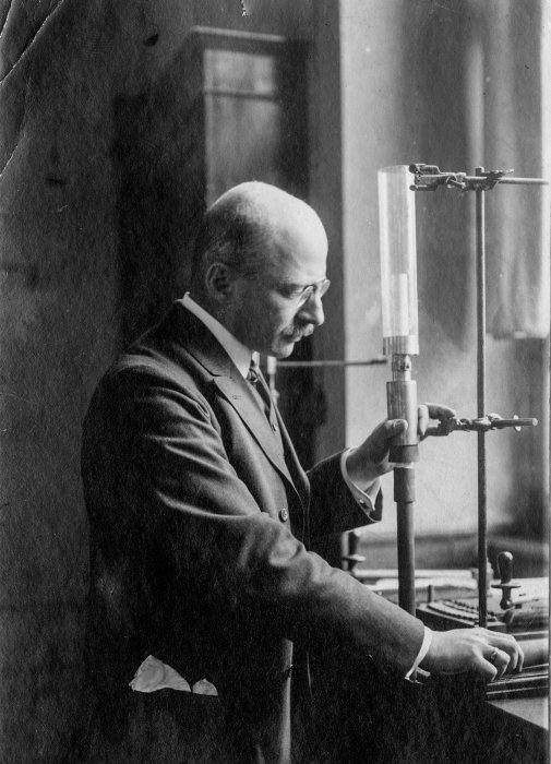 Fritz Haber in his lab.